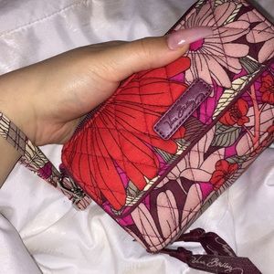 Vera Bradley Tech Wristlet/Wallet😍